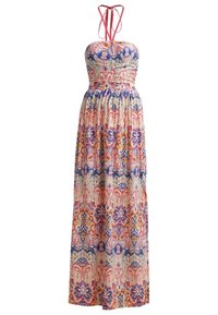 Robe maxi sans bretelles avec des bretelles halter roses, un corsage smocké et un imprimé floral géométrique en bleu, rose, orange et violet sur un tissu crème.