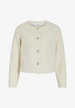 Chaqueta corta de manga larga color crema con cuello redondo, cuatro botones plateados en la parte delantera y dos bolsillos laterales.