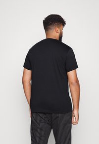 Calvin Klein Jeans Plus REPEAT LOGO TEE - T-shirt estampada - black