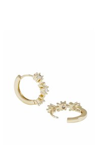 Guldörhängen med en texturerad design och kristallaccenter. Örhängena har en cirkulär form och en polerad yta.