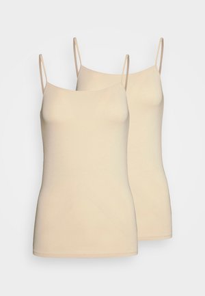 Dois camisoles bege feitos de um tecido suave e elástico, com alças finas e um design ajustado. Textura lisa, sem padrões visíveis.