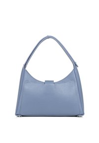 Borsa a tracolla in pelle blu chiaro con forma triangolare, manico rotondo sulla parte superiore, base piatta e finitura rigata. Dettagli sottili sul davanti.