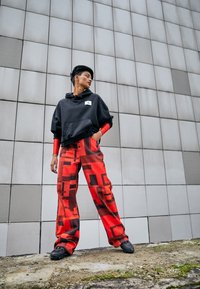 Jordan W J ESSEN - Sweatshirt com capuz - black