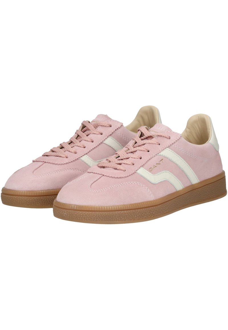 Rosa Wildleder-Sneaker mit weißen Akzenten, runder Zehenpartie und texturiertem Gummisohle. Ausgestattet mit Schnürverschluss und geprägtem Logodetail.