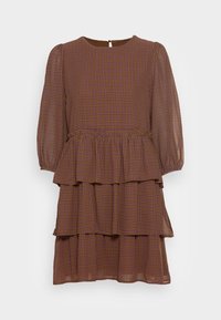 Braun kariertes Kleid mit drei Lagen Rüschen, langen Puffärmeln und einem Schlüsselaugenverschluss auf der Rückseite. Hergestellt aus leichtem, strukturiertem Stoff.