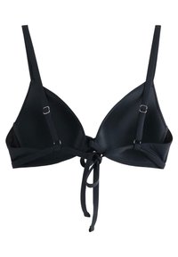 Top bikini triangolare nero realizzato in tessuto liscio, con spalline regolabili, dettagli in metallo argentato e chiusura a fiocco al centro.
