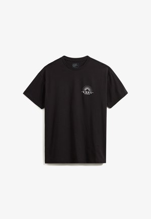 Schwarzes Baumwoll-T-Shirt mit einem Logo auf der linken Brust, Rundhalsausschnitt, kurzen Ärmeln und einem lockeren Schnitt. Glatte Textur.