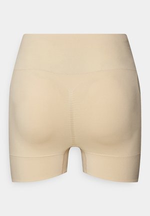 Pantaloni shorts beige a taglio modellante senza cuciture, design a vita media, texture liscia e taglio aderente. Presenta cuciture invisibili e un tessuto elasticizzato per il massimo comfort.