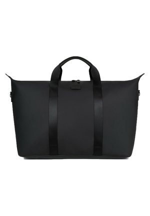 Borsa duffel nera con una finitura liscia e opaca. Presenta due manici superiori, una chiusura con zip e un design minimalista senza loghi visibili.