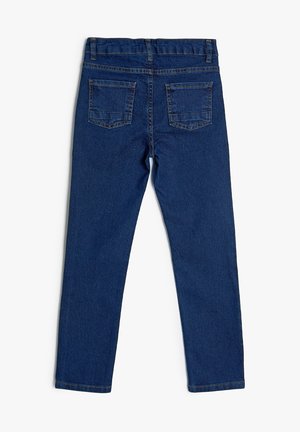 Jeans de denim de color azul oscuro con pierna ajustada, que cuentan con una cinturilla plana, dos bolsillos traseros y detalles de costura amarilla.