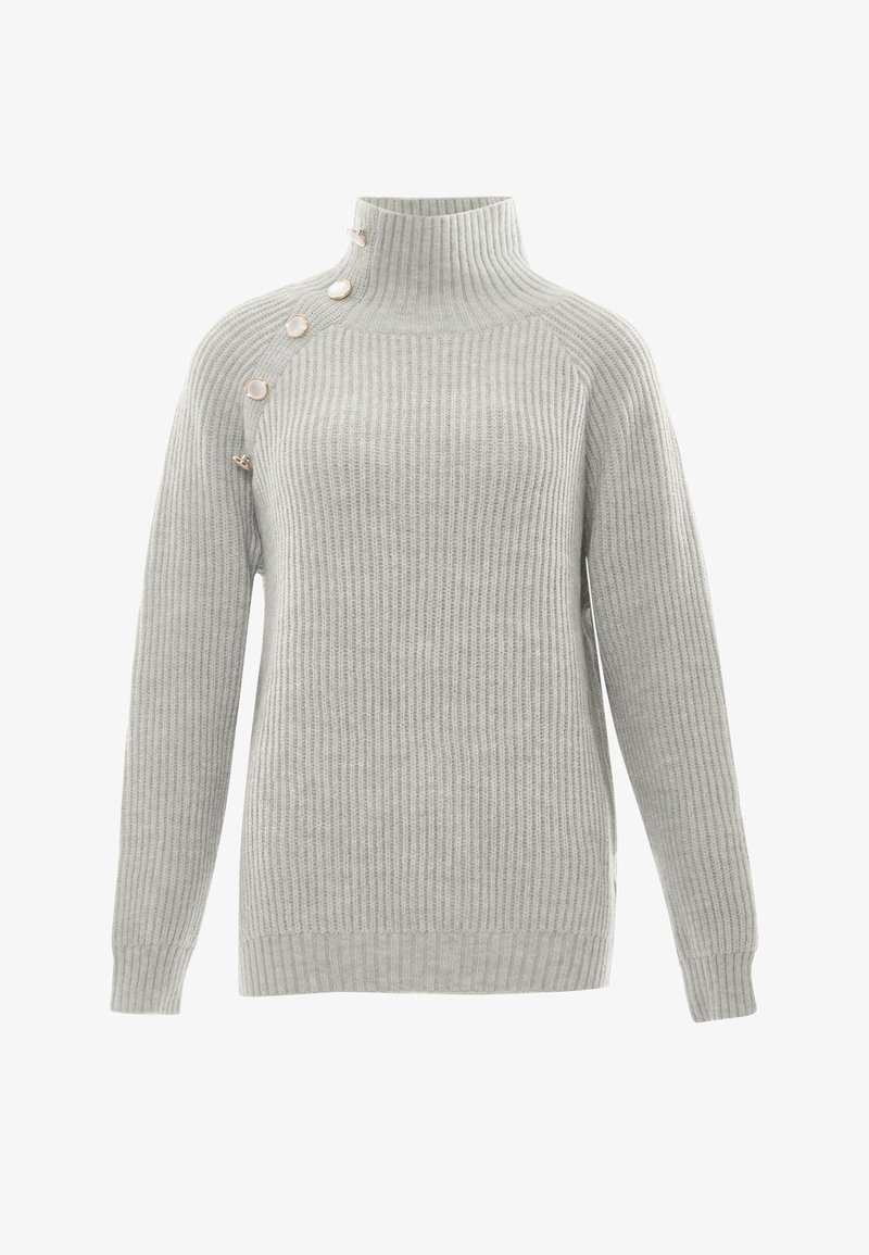 Vaaleanharmaa ribbineuleinen neulepaita, jossa on korkea kaulus, kuusi koristepainiketta yhdellä sivulla ja pitkät hihat. Pehmeä rakenne kauttaaltaan.