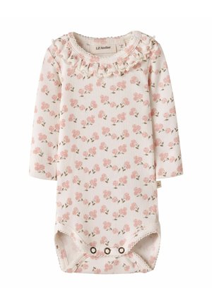 Weißer, gerippter Baby-Body mit langen Ärmeln, rosa Blumenmuster, gerafftem Ausschnitt und Druckknöpfen am unteren Rand.