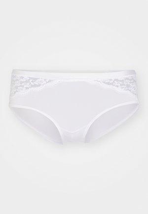 Fehér pamut keverék sort alsó, csipkés derékpánttal. Simas felület, közepes magasítás, és varrat nélküli élek a kényelem érdekében. Ideális mindennapi viseletre.