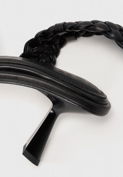 Souliers Martinez ISA czarny