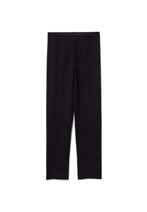 Pantalones negros de pierna recta con cintura alta y pliegues frontales sutiles, exhibidos planos sobre un fondo blanco.