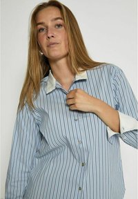 PEPPERCORN KASSIE  - Hemdbluse - s whitecap str.