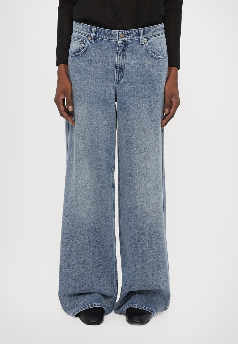 MICHAEL Michael Kors WIDE LEG  - Široke kavbojke - blue