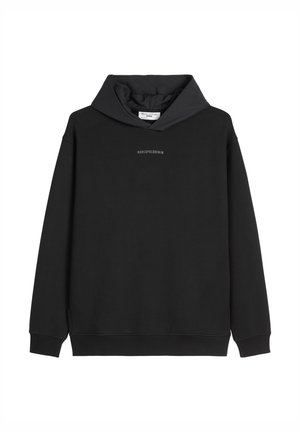 Czarna bluza z kapturem i ściągaczami. Posiada subtelne logo na środku oraz kontrastowy kołnierz. Wykonana z miękkiego materiału bawełnianego.