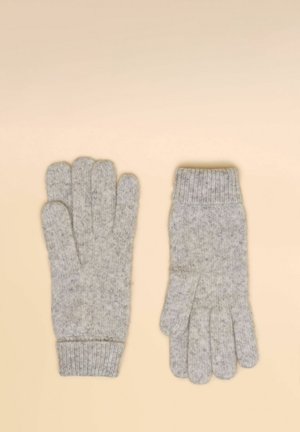 Paar hellgraue, gestrickte Wollhandschuhe mit gerippten Bündchen, flach auf einem beigen Hintergrund ausgelegt.