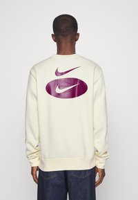 Nike Sportswear CREW - Camisola - coconut milk