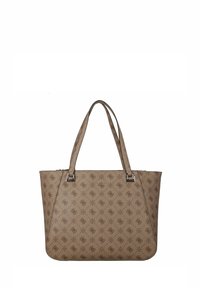 Bolsa tote beige con un patrón texturizado, dos asas para el hombro y accesorios en tono plateado. Presenta una forma angular y un detalle de logo en relieve.