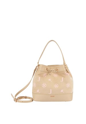 Bolso tipo cubo beige con patrones florales y de letras en rosa, ojales dorados, cierre con cordón, asa superior y tira ajustable para el hombro.