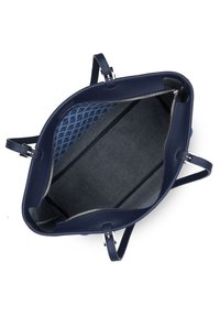 Sac à main en cuir bleu marine avec fermeture éclair, présentant un intérieur à motif texturé et deux compartiments pour s'organiser.