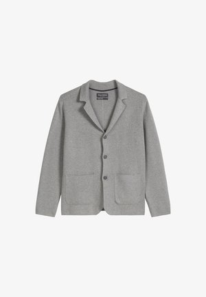 Szary kardigan wykonany z miękkiego materiału, z klapami, trzema guzikami i dwoma przednimi kieszeniami dla dodatkowego detalu i funkcjonalności.