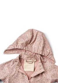 Rosa jacka med blommönster och huva, med dragkedjestängning och tryckknappar, tillverkad av lätt och vattenavvisande material.