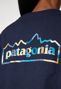 Patagonia UNITY FITZ EASY CUT RESPONSIBILI-TEE - Print T-shirt - new navy