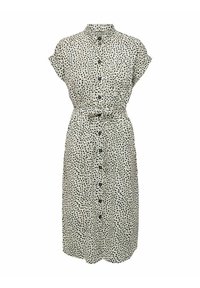 Knappar klänning i lättviktig tyg med krämig botten och svart prickig mönster. Korta ärmar, midjeband och knälång skärning.