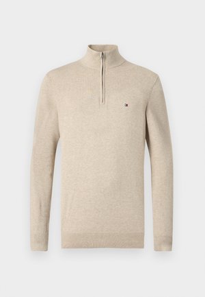 Maglione beige con mezza zip, polsini e orlo a coste, con piccolo logo ricamato sul petto sinistro.
