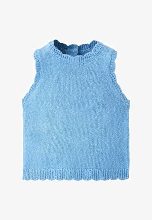 Veste sans manches tricotée bleu clair avec col rond, emmanchures et ourlet côtelés, posée à plat sur un fond blanc.