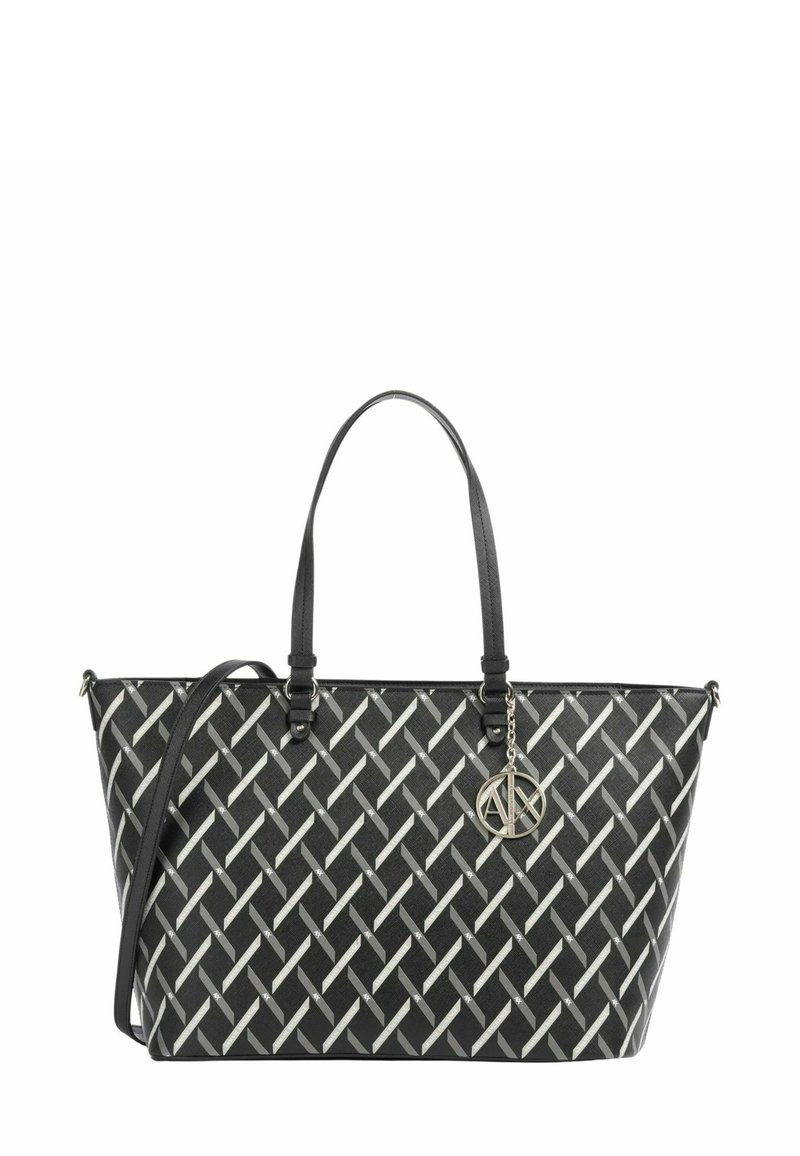 Gran bolsa tote negra con un patrón tejido en plata, asas de cuero, bolsillo interior y un charm en forma de logo circular.