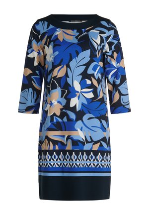 Bloemenjurk in een kleurenschema van blauw, beige en marine, met een ronde halslijn en driekwart mouwen; gladde stof met een patroon aan de rand.