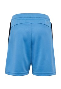 Short de sport bleu clair avec des panneaux latéraux noirs et une taille élastique, vu de dos sur un fond blanc.