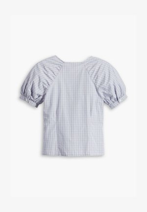 Blusa a quadri blu chiaro con maniche a sbuffo, cuciture arricciate sulle spalle e scollatura rotonda. Il tessuto appare liscio e tessuto.