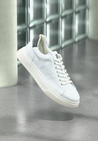 Sélectionné, white/navy