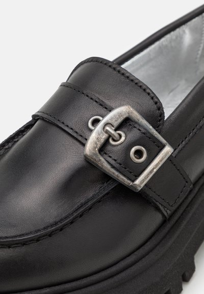 Monnalisa CON FIBBIA - Loaferit/pistokkaat - nero