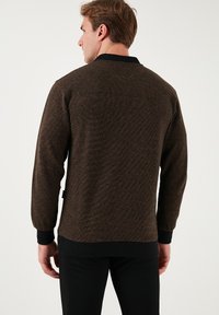 Buratti REGULAR FIT - Svetrík - camel