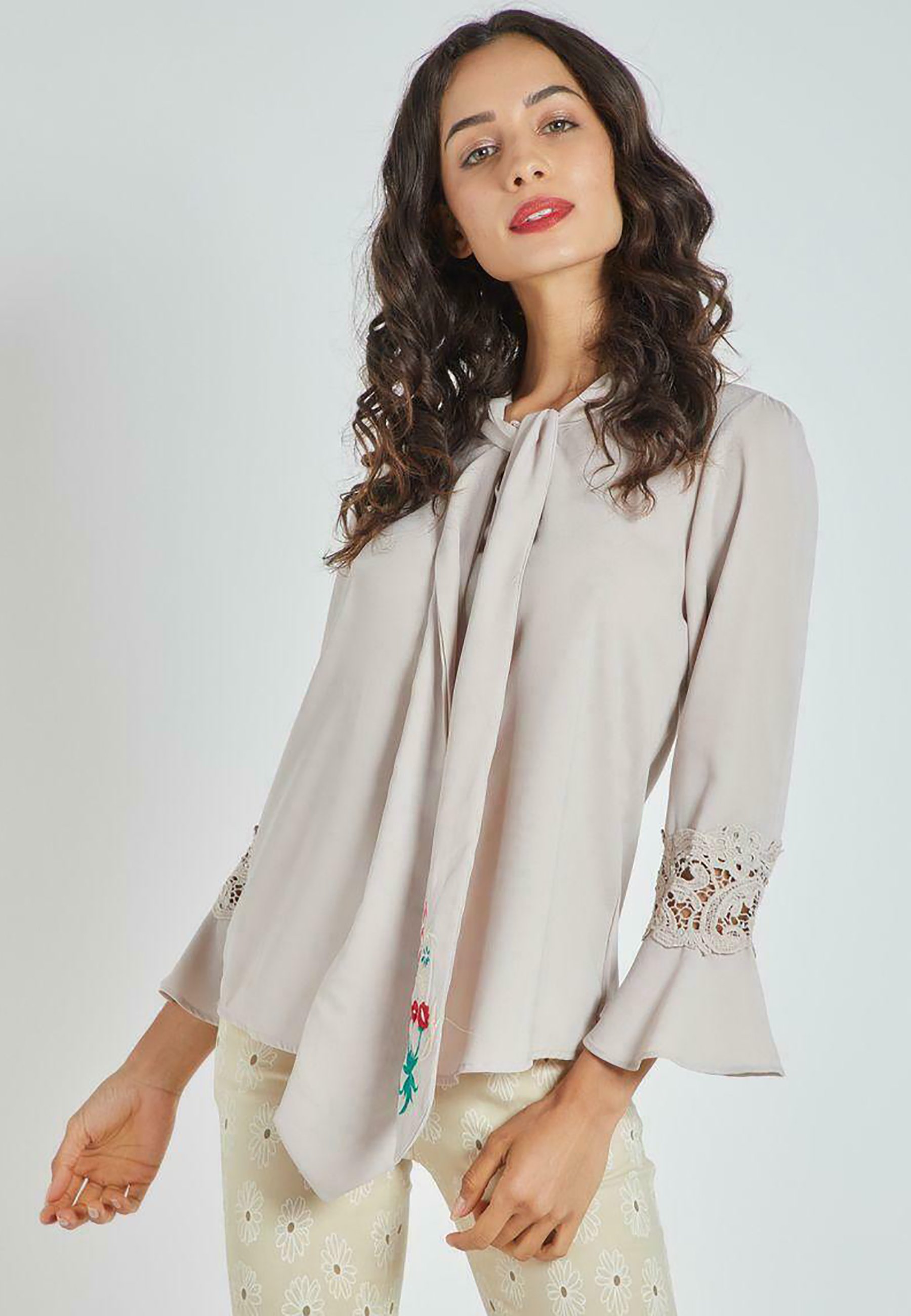 La CON LAZO EN EL CUELLO - Blusa - beige - Zalando.es