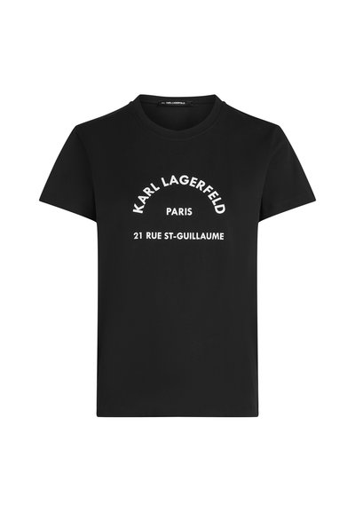Черна тениска с къси ръкави с бял надпис „KARL LAGERFELD“ на арка, „PARIS“ под него и „21 RUE ST-GUILLAUME“ в центъра отпред.