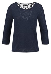 Top de manga larga azul marino, hecho de una tela ligera y texturizada. Escote redondeado con detalle de encaje en el cuello interior.