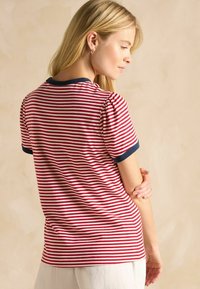 Tom Joule REGULAR FIT - SHORT SLEEVE STRIPED - Trükipildiga T-särk - red