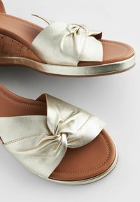Next Keilsandalette - gold