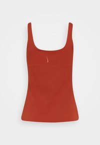 Top rosso senza maniche con scollo quadrato. Presenta un piccolo logo arancione sul petto. Realizzato in tessuto liscio ed elastico.