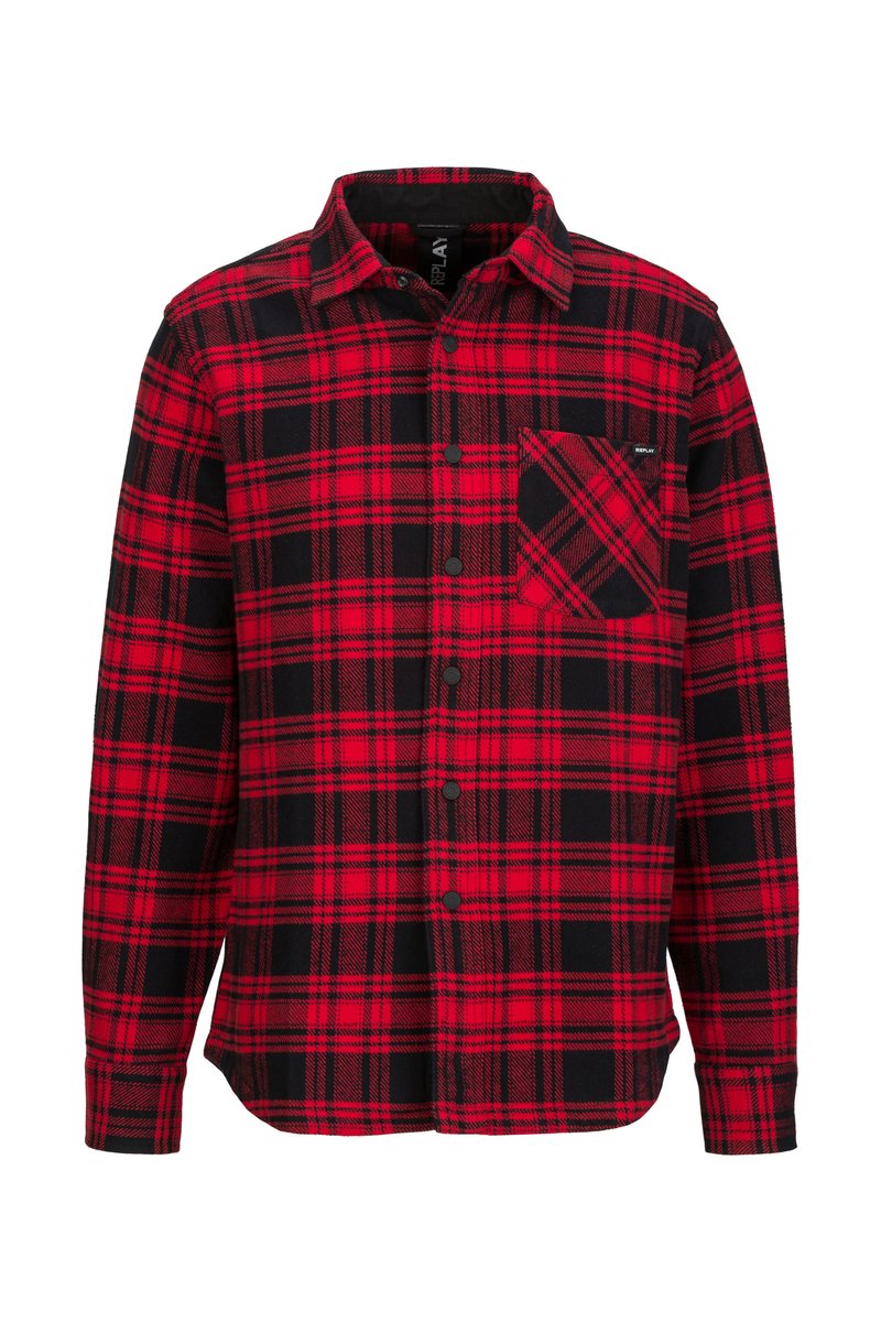 Rot-schwarz kariertes Flanellhemd mit langen Ärmeln, Knopfverschluss und einer linken Brusttasche mit einem Rautenmuster.
