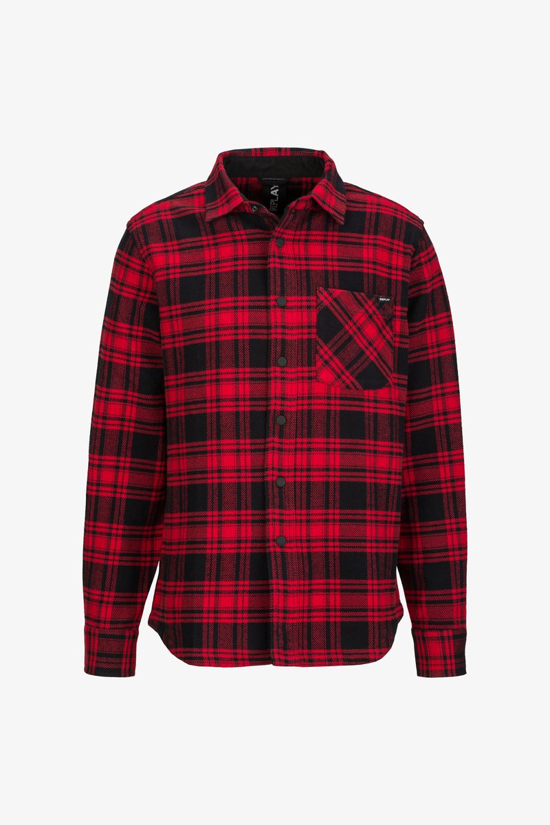 Rot-schwarz kariertes Flanellhemd mit langen Ärmeln, Knopfverschluss und einer linken Brusttasche mit einem Rautenmuster.