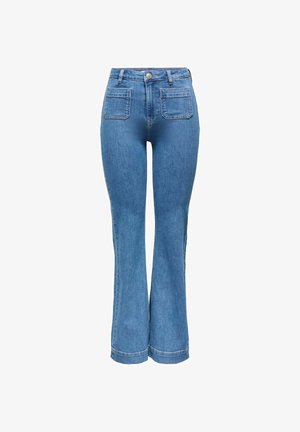 Jean en denim bleu taille haute avec poches plaquées à l'avant, fermeture par bouton et fermeture éclair, et légère évasée en bas.