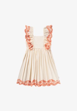 Lys beige kjole med rynket oransje broderi langs skuldrene og kanten, med firkantet utringning og folder i skjørtet.